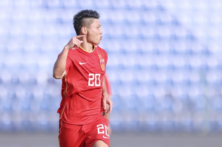 国足|4-2！2天2次惊喜，国足太给力，22岁小将大四喜，模仿C罗庆祝Siu