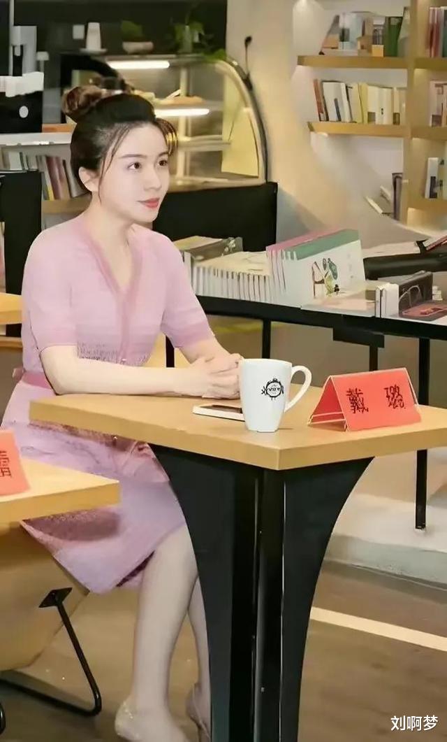 将近3个小时的车程也没有挡住戴璐的出轨