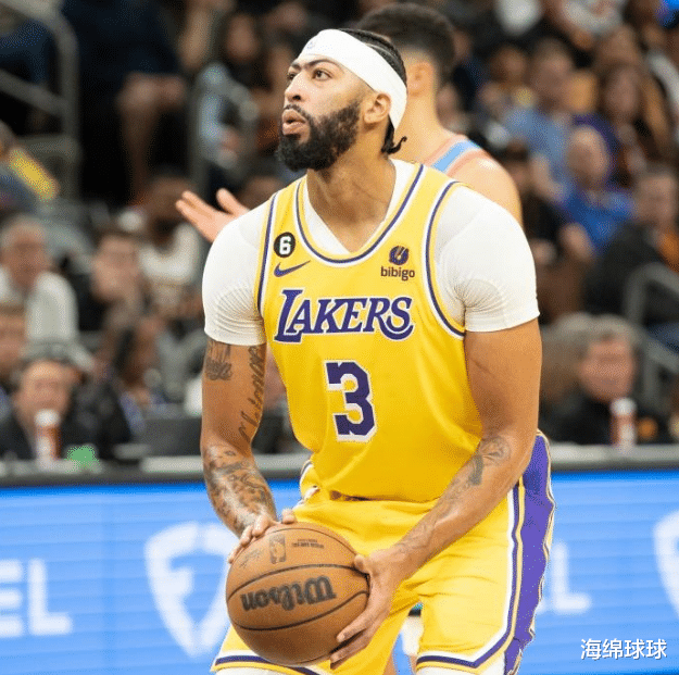 湖人官宣詹姆斯!戴维斯伤病出炉,珍妮否决交易,该担心的是汉姆