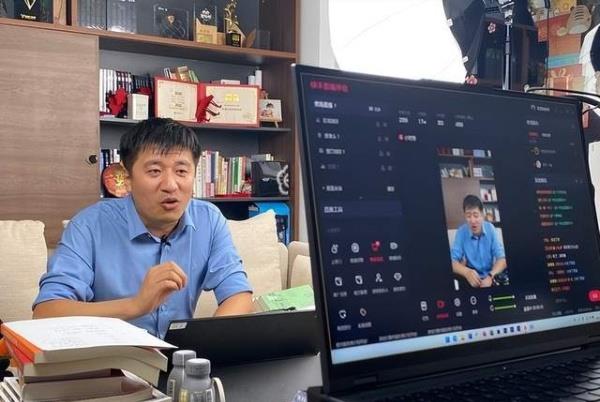 张雪峰|张雪峰为“不当言论”道歉,化解方式确实高明,值得李易峰学习!