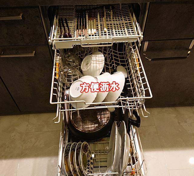 跟韩国博主学厨房整理技巧,橱柜抽屉换成3个拉篮,能收纳能沥水