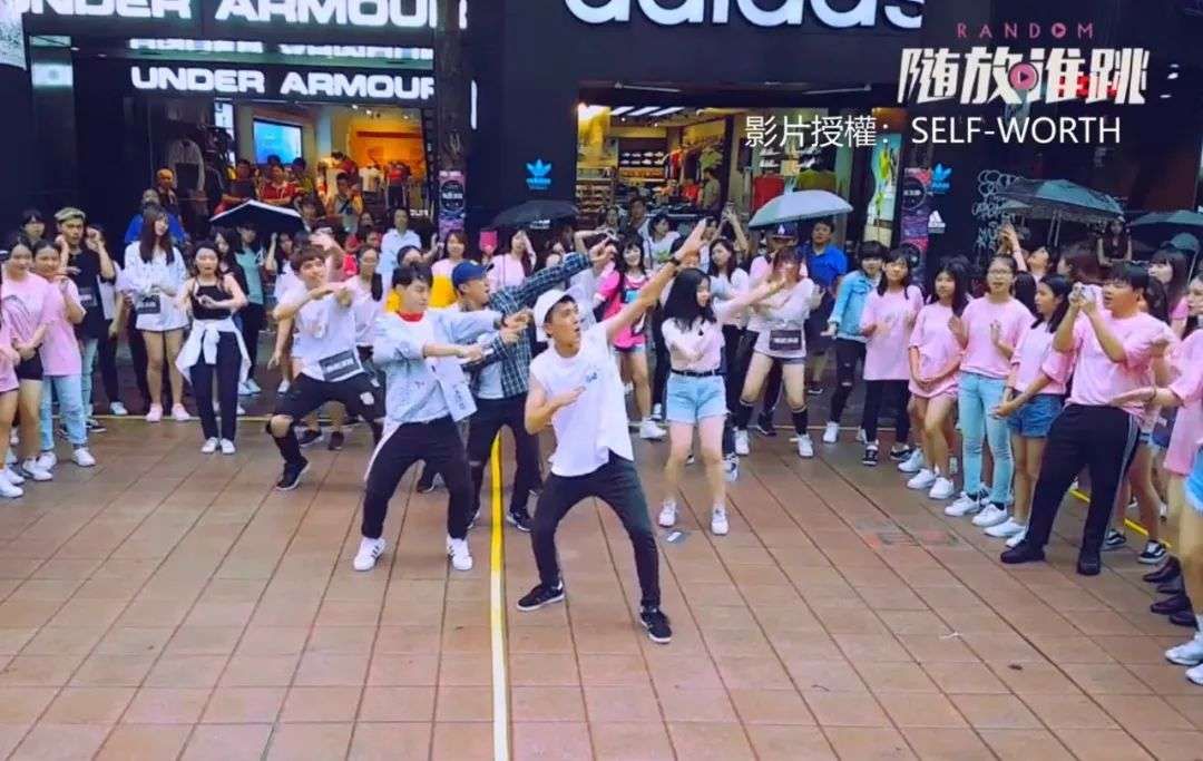 社交|悦己消费与盲盒社交，Z世代的“广场舞”怎么跳？