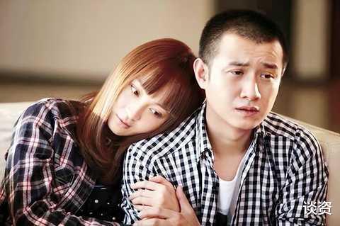 姚笛|40岁姚笛独自现身美容院，身形单薄太显瘦，一头金发毛躁又干