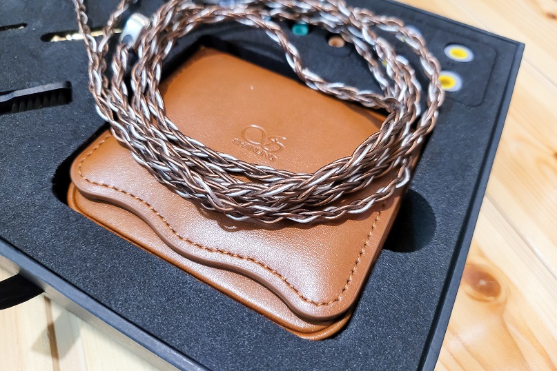 芯片|当镀晶生物振膜双动圈遇见四动铁，山灵ME800六单元圈铁小试