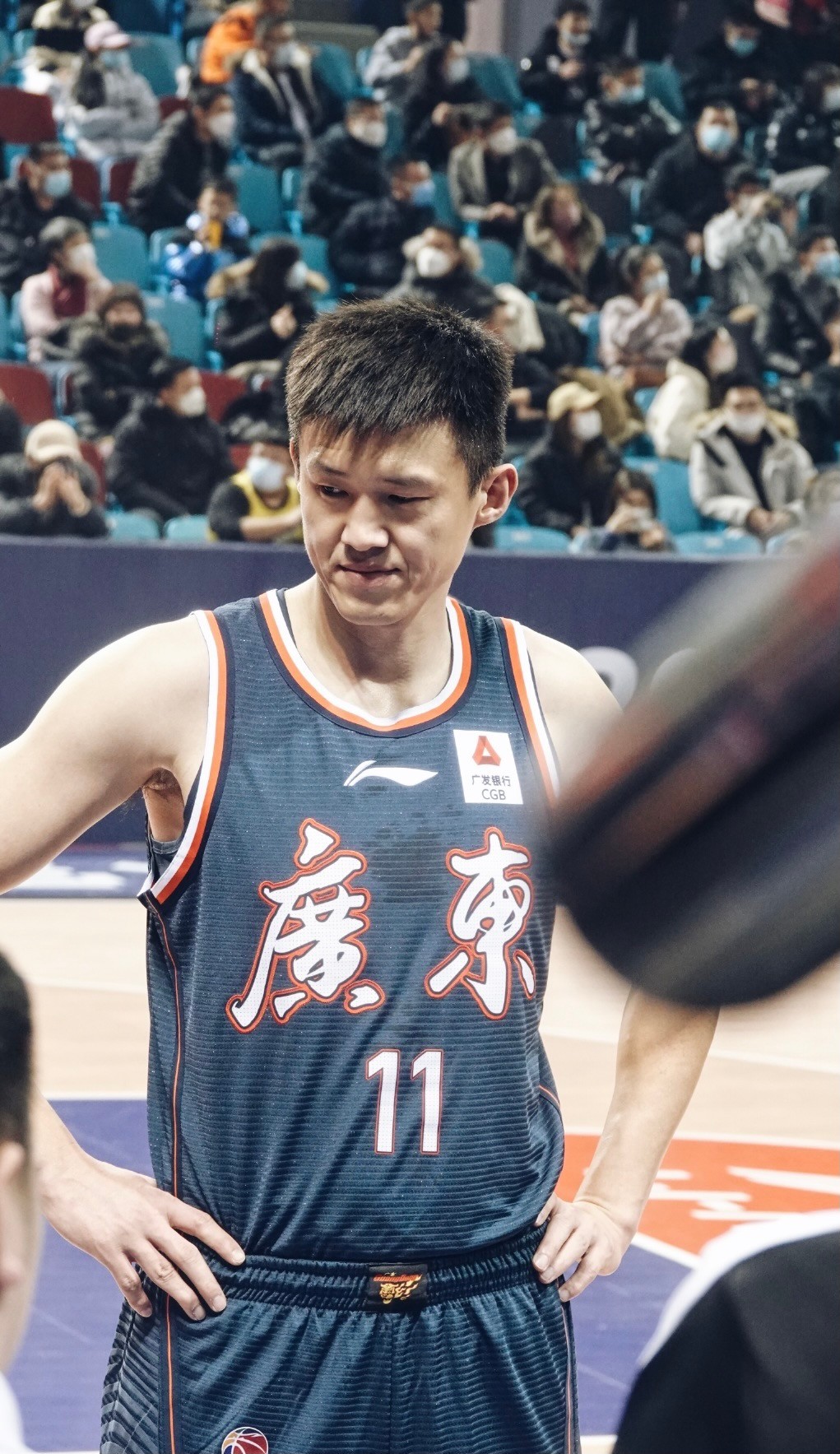 周鹏|周鹏近况：33岁男篮队长，辽宁人，妻子1米88，落户广东17年定居