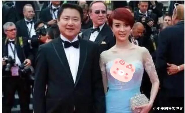 吴启华|吴启华：一婚不到4年破裂，和金巧巧恋爱7年分手，被二婚妻子败光5亿家产！