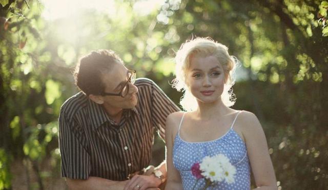 玛丽莲·梦露|恋爱脑、爱哭、找爸爸，这不是观众想看到的梦露