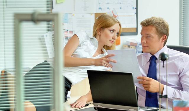 求职|推荐女朋友求职我同学的公司,被董事长一眼相中,该不该让她去?