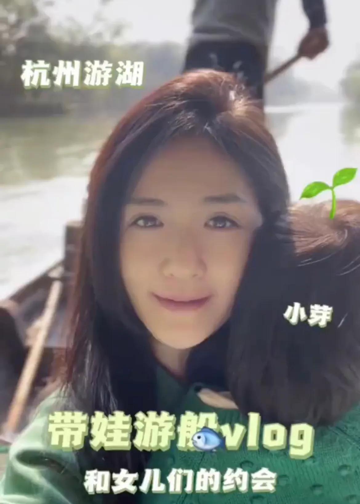 谢娜|谢娜带仨女儿游船超温馨，跳跳俏俏歌声不断，1岁小咘芽发量优越