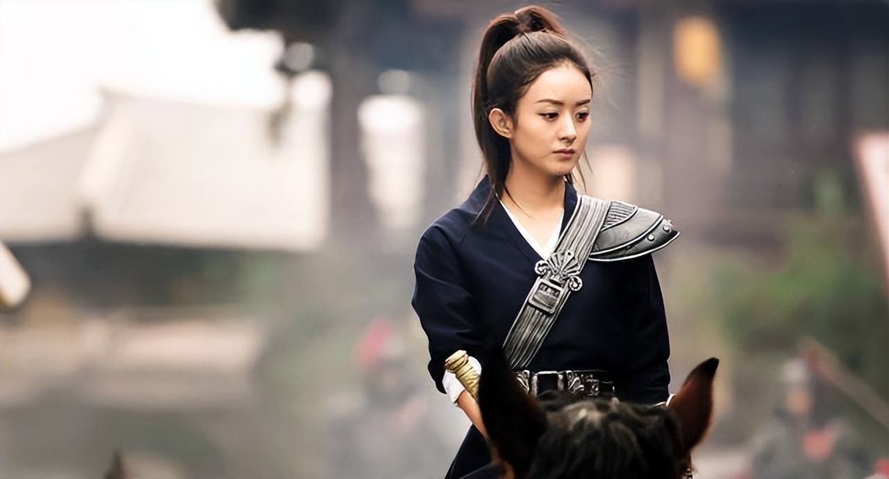 赵丽颖|赵丽颖拍被狼群撕咬的戏，身体在沙地上摩擦，于正评价她吊打全组