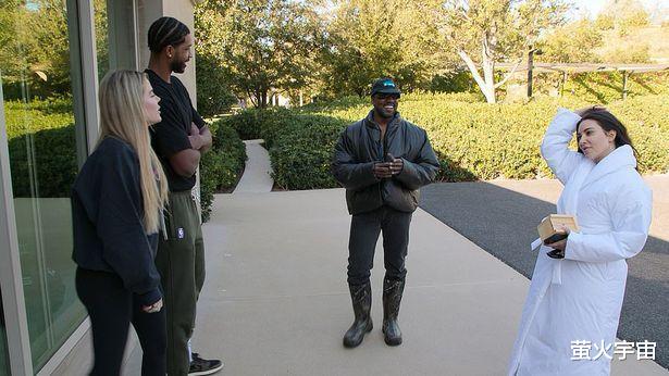 金·卡戴珊|金·卡戴珊真人秀中早起全素颜出镜，面部浮肿双下巴，前夫看见都愣住