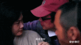 |坐地铁碰到最美阿姨,偷瞄被她发现了,该怎么办?