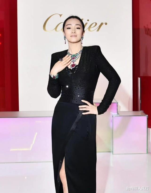 巩俐|恭喜巩俐！时隔15年被提名影后，出席活动造型重回当年封神年代