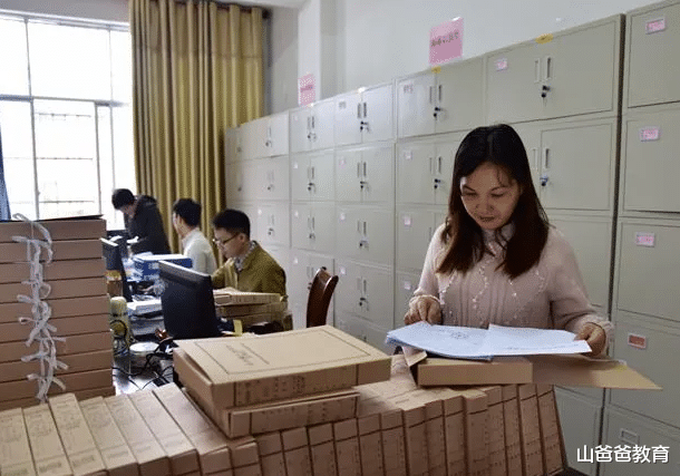 创业|辽宁一单位招聘档案员,“海归”一律不用?爹妈定居国外也不行?
