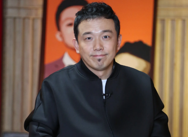 相声|作为一个喜剧演员，还毕业于中戏的相声表演班，他就是潘斌龙