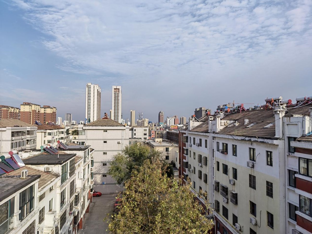 矿机|荣耀Play5 活力版评测:2000档以内的真香机