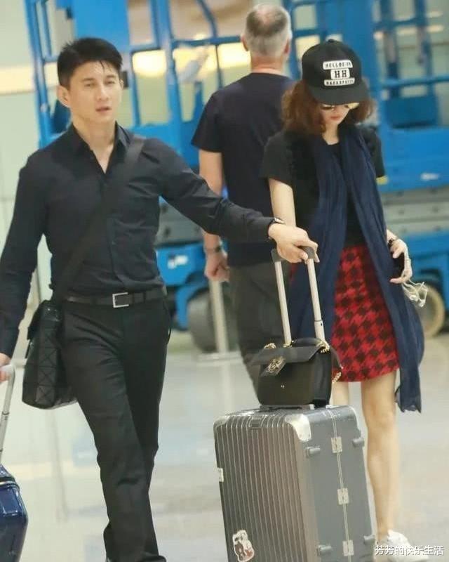 吴奇隆|吴奇隆带家人聚餐，刘诗诗打扮低调全程抱娃，一家三口同框好温馨