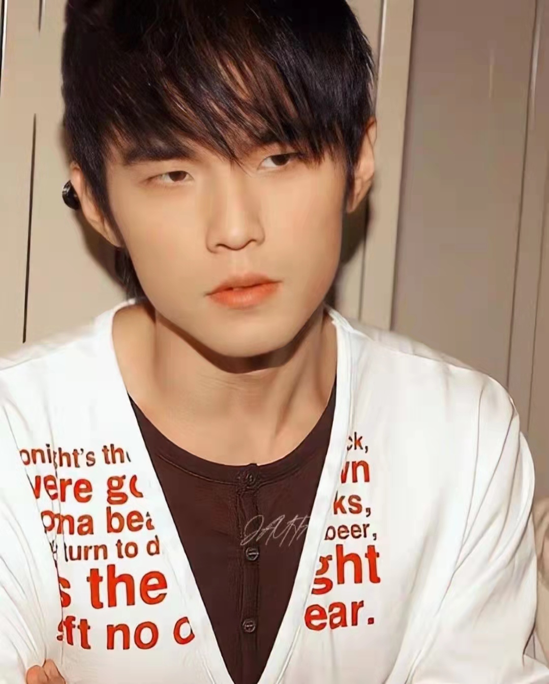 周杰伦|周杰伦身体不适就医，手腕插针急诊照片曝光，手麻疑似心脏出问题