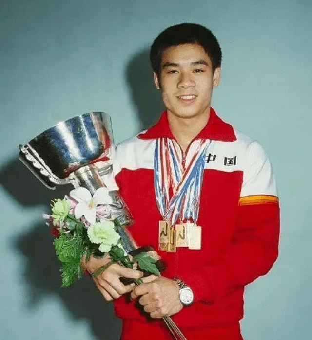 李宁|李宁与儿子、女儿合照:22岁儿子帅气,身高超过李宁,女儿美丽可爱