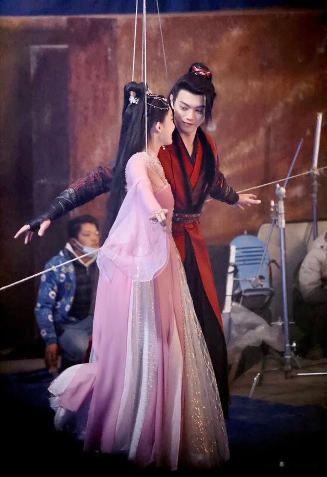 雪鹰领主|开年首部古装?许凯《雪鹰领主》1月下旬播出,娜扎服化道受好评