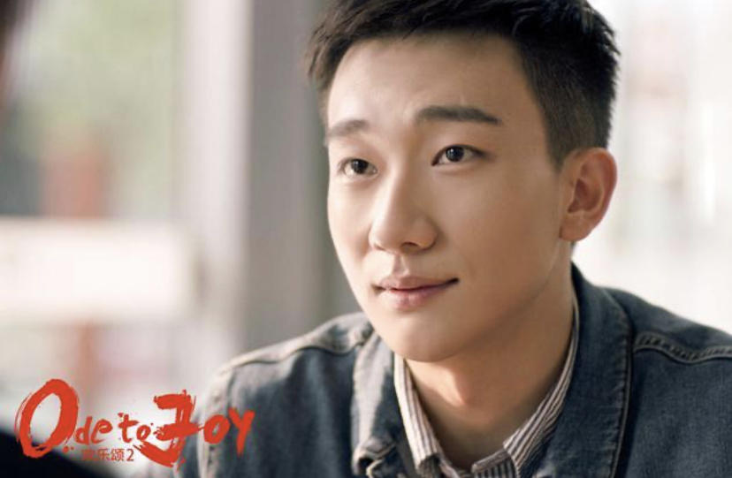 赵丽颖|明明长得很像,却一个惊艳、一个“路人脸”,问题出在鼻子上?