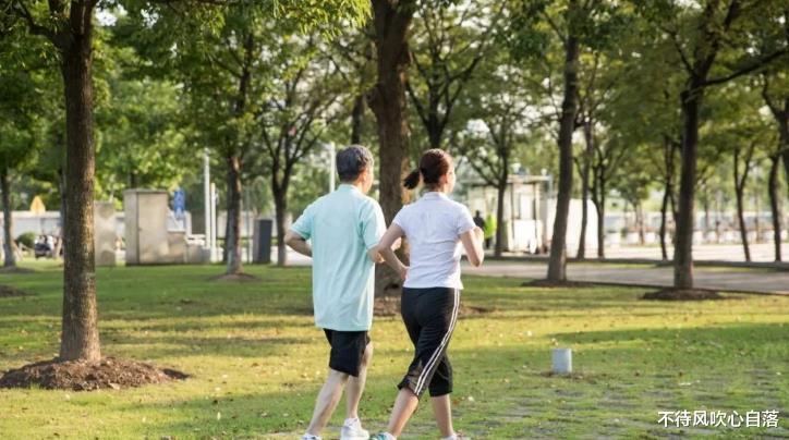 退休|还有1年退休，领导不派工作，同事疏远，看淡3个现实或优雅离开？