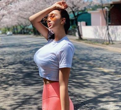 卡戴珊 130斤“微胖”女神,身材火辣被称“韩国卡戴珊”:好女要过百