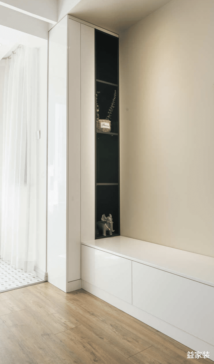 79平的三口之家，入户就是玄关衣帽间，独特的设计更舒适