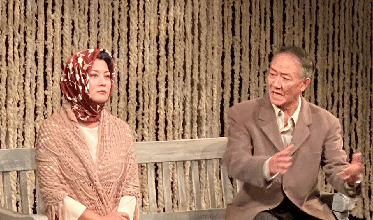 李幼斌 李幼斌夫妇罕同框，三婚老婆剪短发大变样，脸明显老了身材却真好