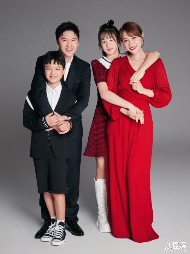 田亮|田亮夫妇带儿女露营,森碟和弟弟劈柴生火,干起活来一点不矫情?