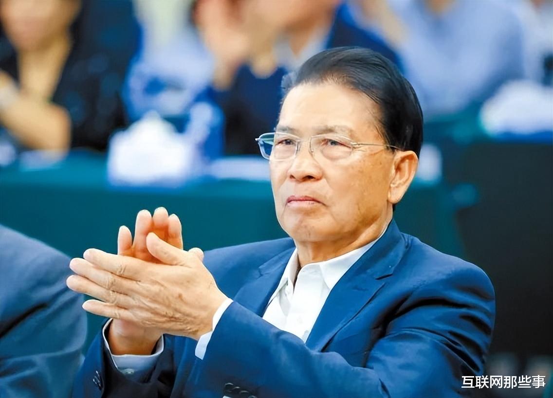 美的|营收碾压海尔格力，账上现金700亿！高比例裁员的美的，为何而急