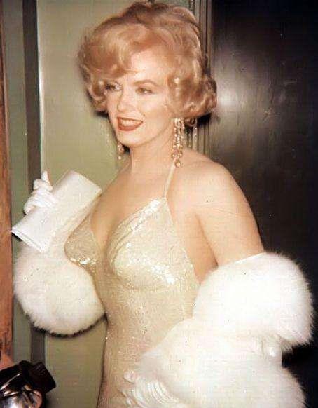 玛丽莲·梦露|殡仪师为玛丽莲·梦露穿衣,酒后崩溃大哭“只看一眼,我惊了”