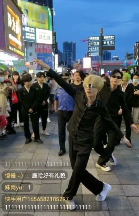 男团|男团ESO回归失败，出道直播被城管赶走，全体成员向粉丝道歉