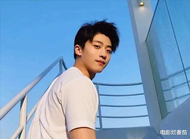 辛柏青|雷佳音的皱纹,辛柏青的蛀牙,打了多少“光鲜亮丽”男明星的脸