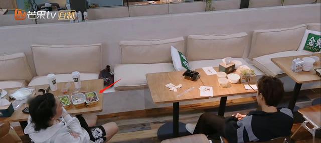 吴建豪|吴克群吴建豪时隔20年再合影,颜值不减当年,两人像吃了防腐剂