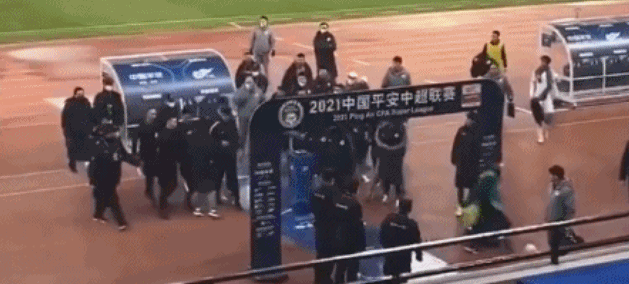 大连|中国足坛重磅罚单！00后被停赛1年+罚款20万，8人被处罚停赛