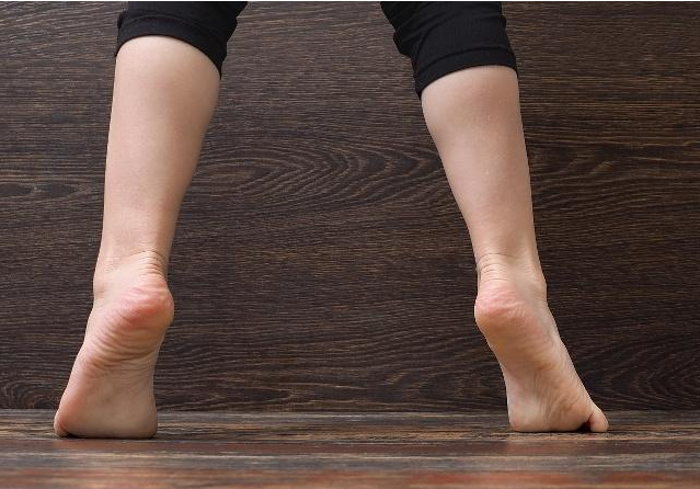 养生|男人睡前坚持做“小动作”，或许让你壮如小蛮牛，妻子也会开心