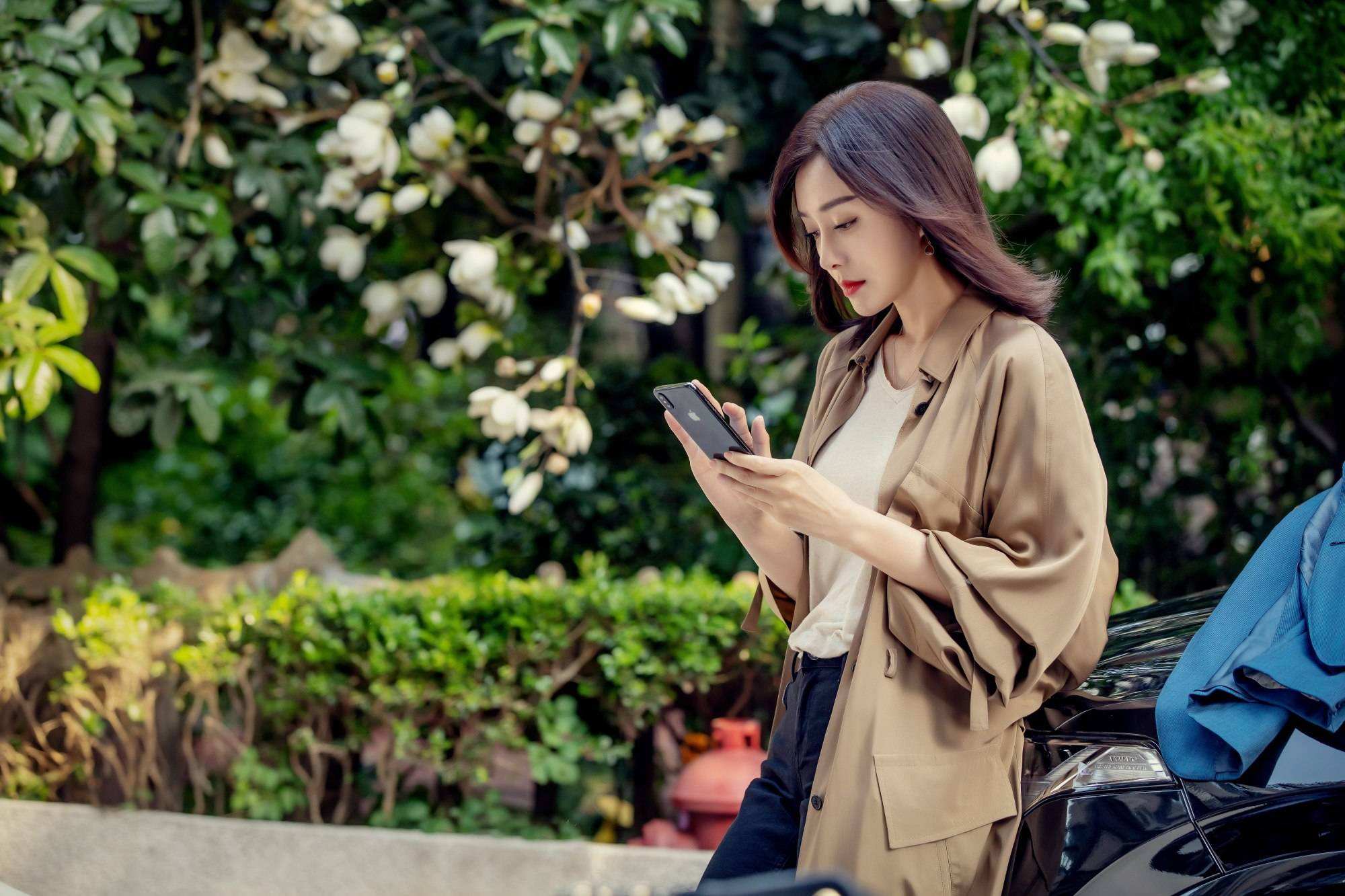 秦岚|秦岚“穿搭美商”逆天,雷人单品变气质组合,超级显瘦还有辨识度