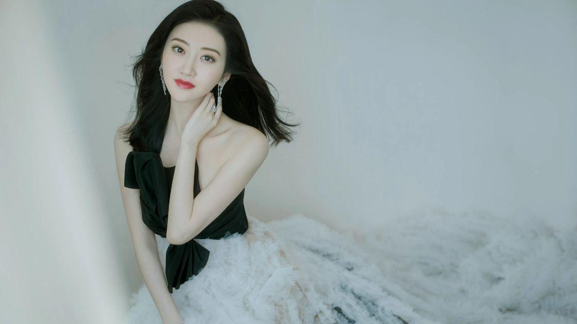 景甜|景甜该如何解决眼前的麻烦？最好不要出来解释，搞不好会越描越黑