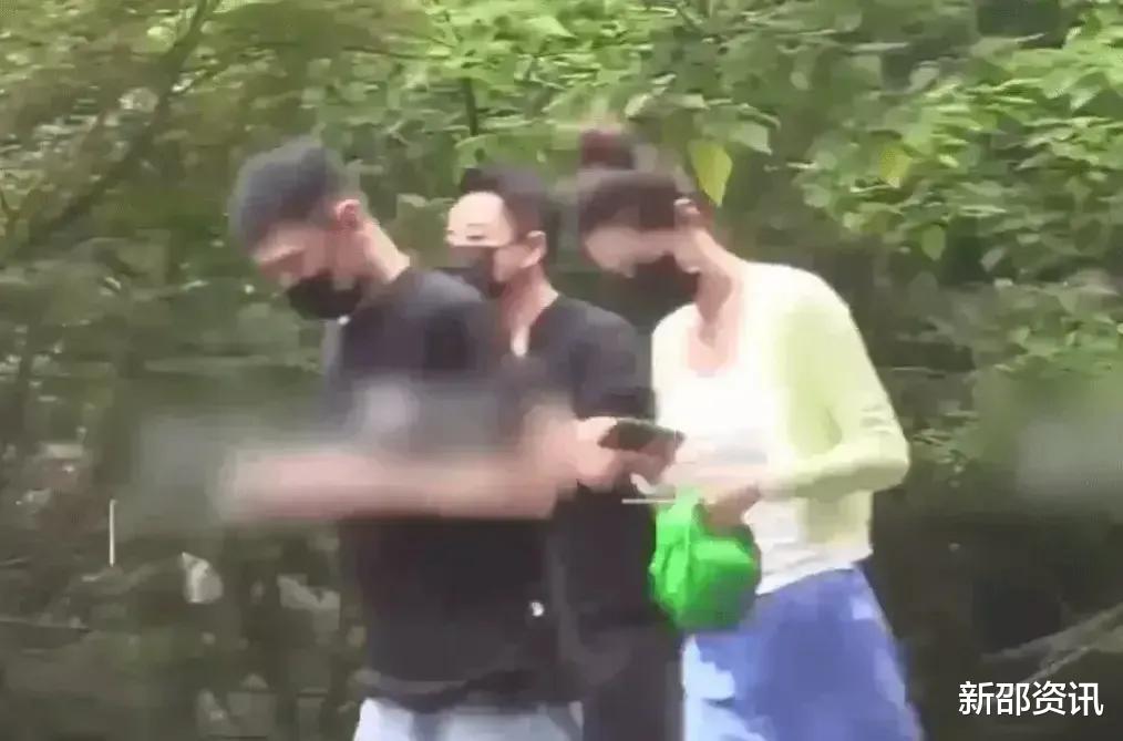 汪小菲|汪小菲张颖颖同游重庆,细节看出甜蜜度,两人掩耳盗铃举动引热议