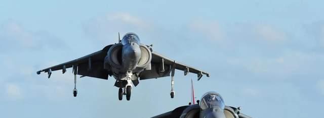 美军AV-8B战机，吸收“鹞”式战机技术，能完成垂直起降