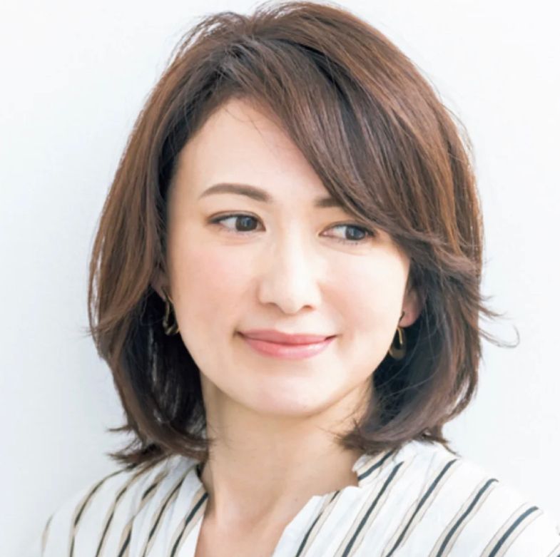 面膜 建议奔三奔四女人：别再留“黑长直”，试试4种齐肩烫，减龄洋气