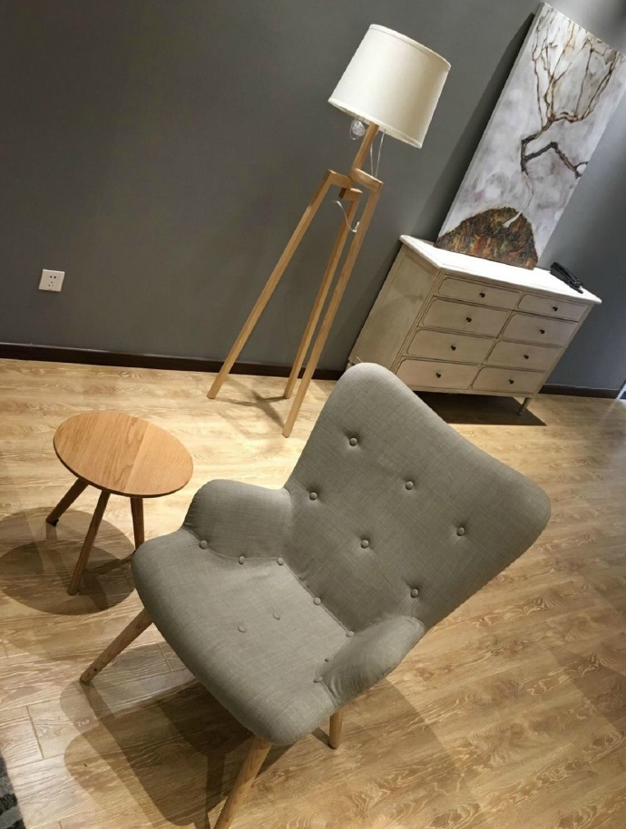 重庆火辣的夏天,灰色清新的新房,朋友来参观都觉得清凉