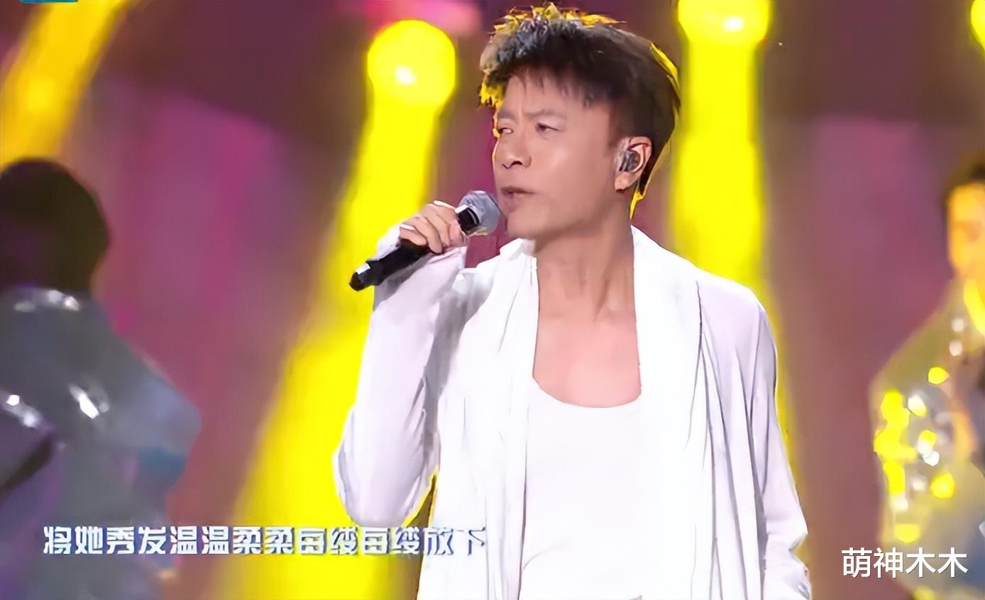 孙俪|众星亮相818晚会：关晓彤穿梦幻蛋糕裙，孙俪裸色长裙失策显胖