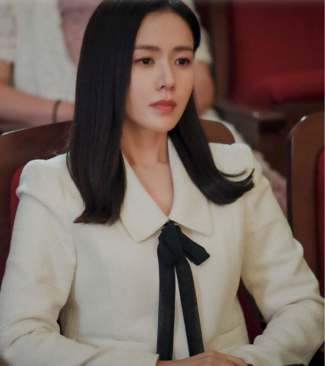 联想集团|?西装衬衫穿出女强人飒爽美