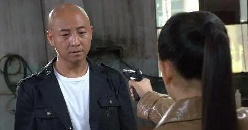 胡歌|周晓鸥：和吴京是发小，婚姻失败独自抚养儿子，53岁成全能艺人