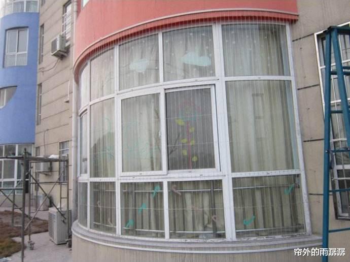 朋友用隐形防盗网和无框窗妙招来封阳台,这效果和我家没法比!