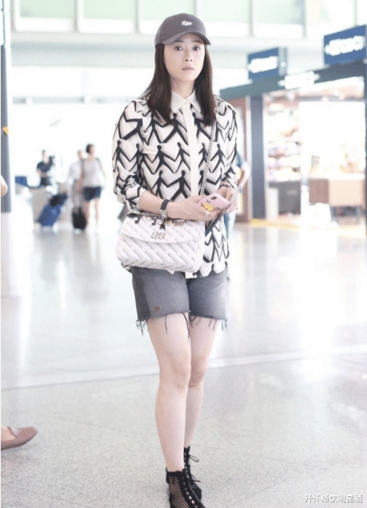 蒋欣|“羽毛球”的6厘米牛仔裤，蒋欣变身街头大妈，网友：真俗气！