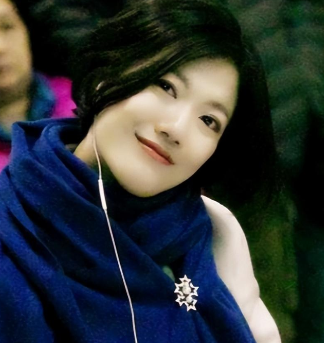 星光大道|歌手龙婷：曾是《星光大道》冠军，受邀参加春晚后，为何街头卖唱