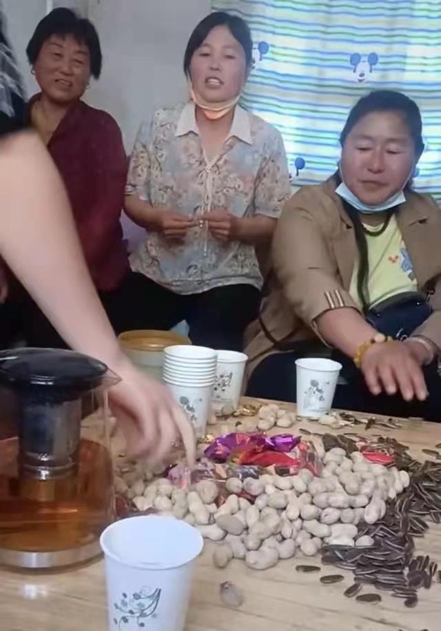 |小伟订婚，新媳妇陈萌人气暴增，陈亚男赶忙更新视频却没人愿搭理